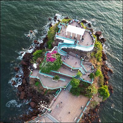 Dona Paula - Cab Goa pickup location sightseeing spot. Showing real photo from Dona Paula. Image 1 of 7.