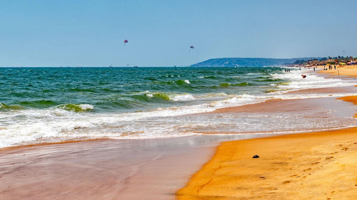 Golden sands at Candolim Beach