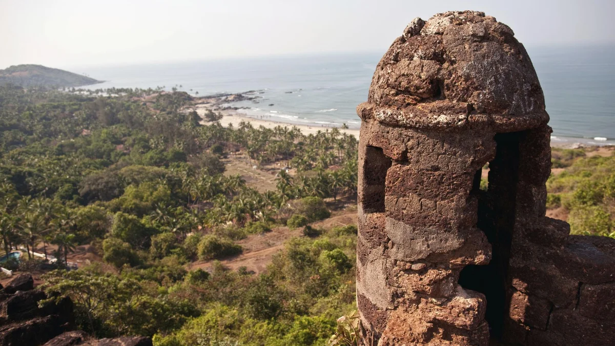 Fort Aguada shoreline cliffs
