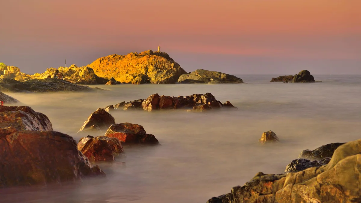 Rocky cliffs at Vagator Beach